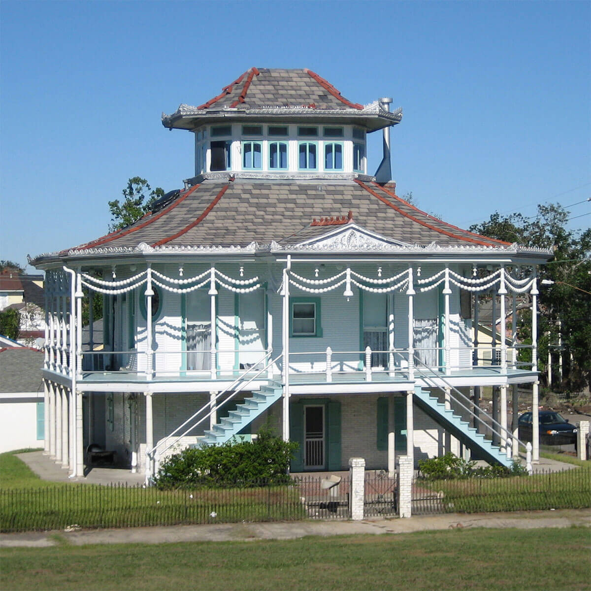 house designed to resemble a steamboat